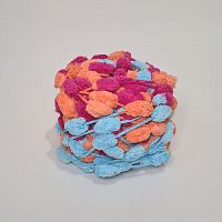 Пряжа плюшевая с помпонами. Цвет голубой, ярко розовый, оранжевый.