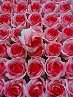 Декоративные розы 3-х слойные. Двухцветные. Белые с красным кантом