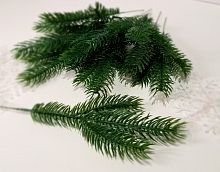 Ветка еловая на ножке 3 ветки. Высота 25 см. Номер 7 уп-10 шт. Цена указана за набор.