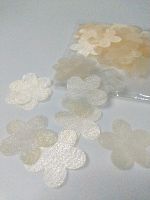 Вырубка из фатина. Цветочки 4 см. Цвет кремовый