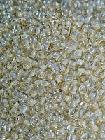 Бисер крупный круглый. Размер 6/0, 4 мм. Цвет бежевый. Производство Китай.