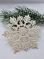 Снежинки пластиковые в глиттерной крошке.  Размер  12 см.