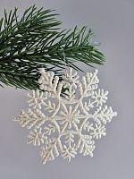 Снежинки пластиковые в глиттерной крошке.  Упаковка 3 шт. Размер 10 см.