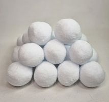 Помпоны плюшевые. Диаметр 7см. Цвет белый.