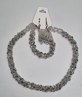 Комплект бижутерии. Цвет серебро.