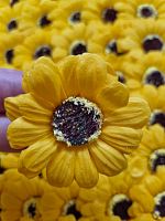 Ромашка малая. Цвет желтый. Диаметр цветка 5 см. Упаковка 50 шт. Вес 260 гр.